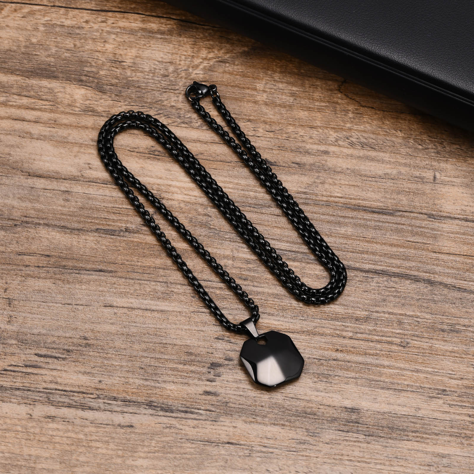 Black pendant with 60CM chain