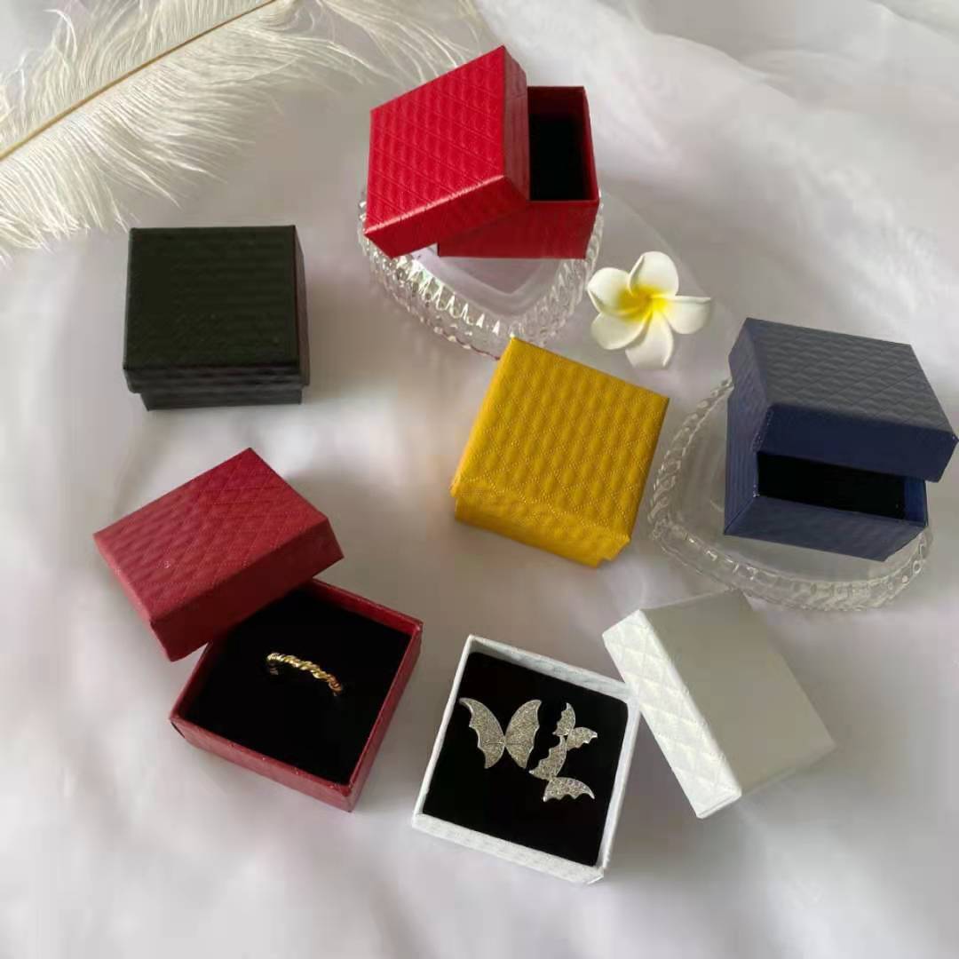 Gift box 9x9cm（Random color）