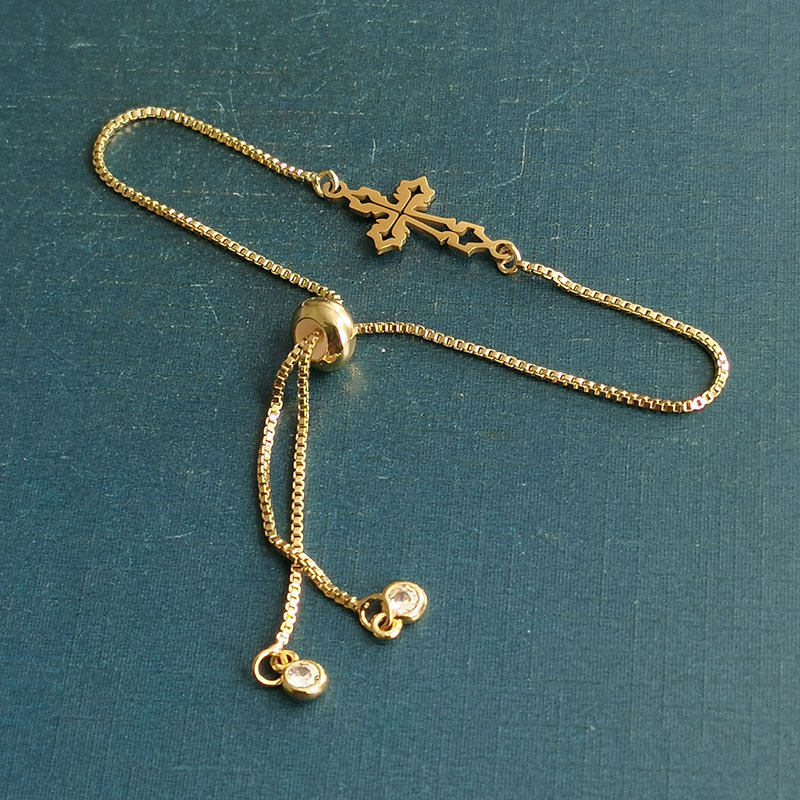 4:gold bracelet