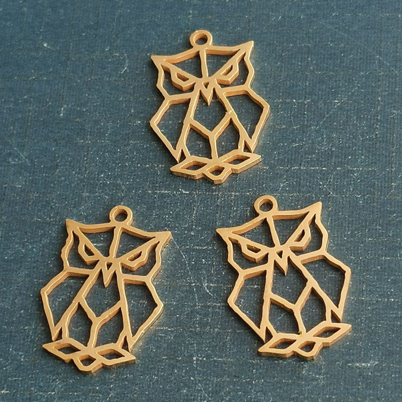 3:Gold pendant