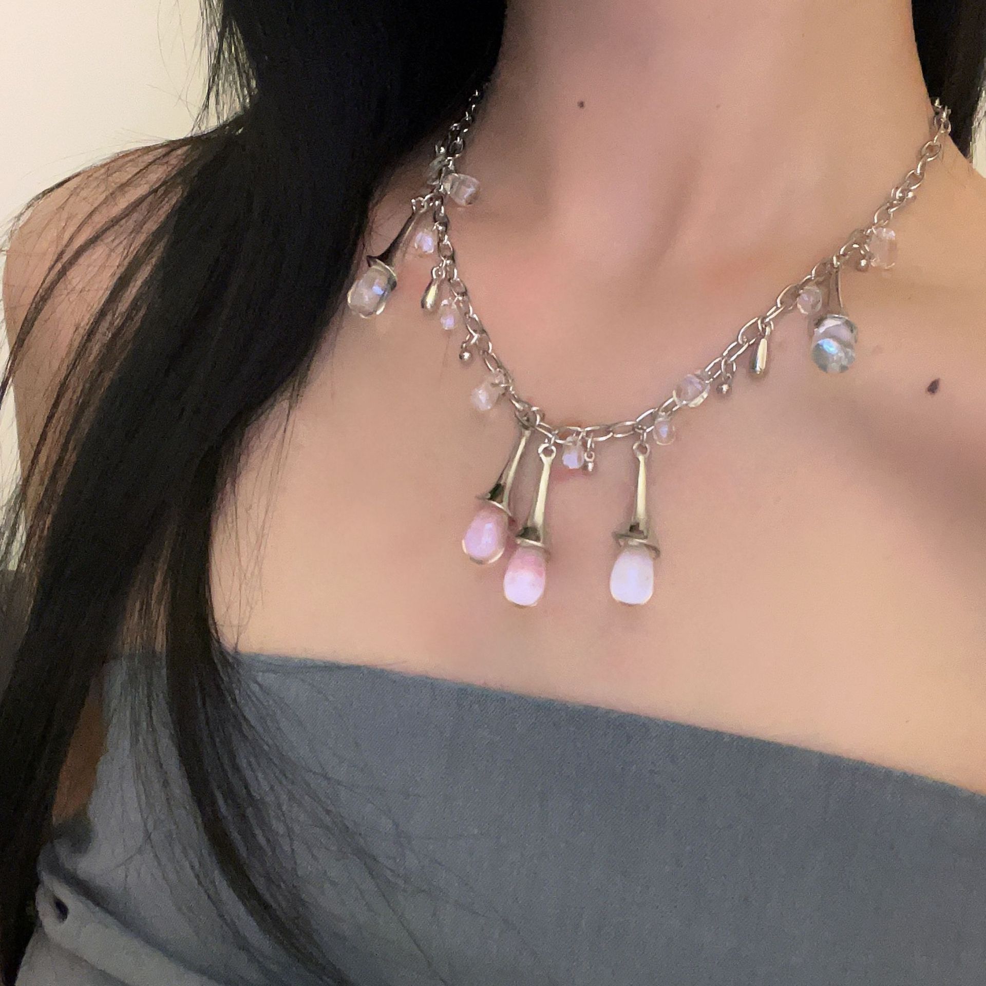 Necklace transparent