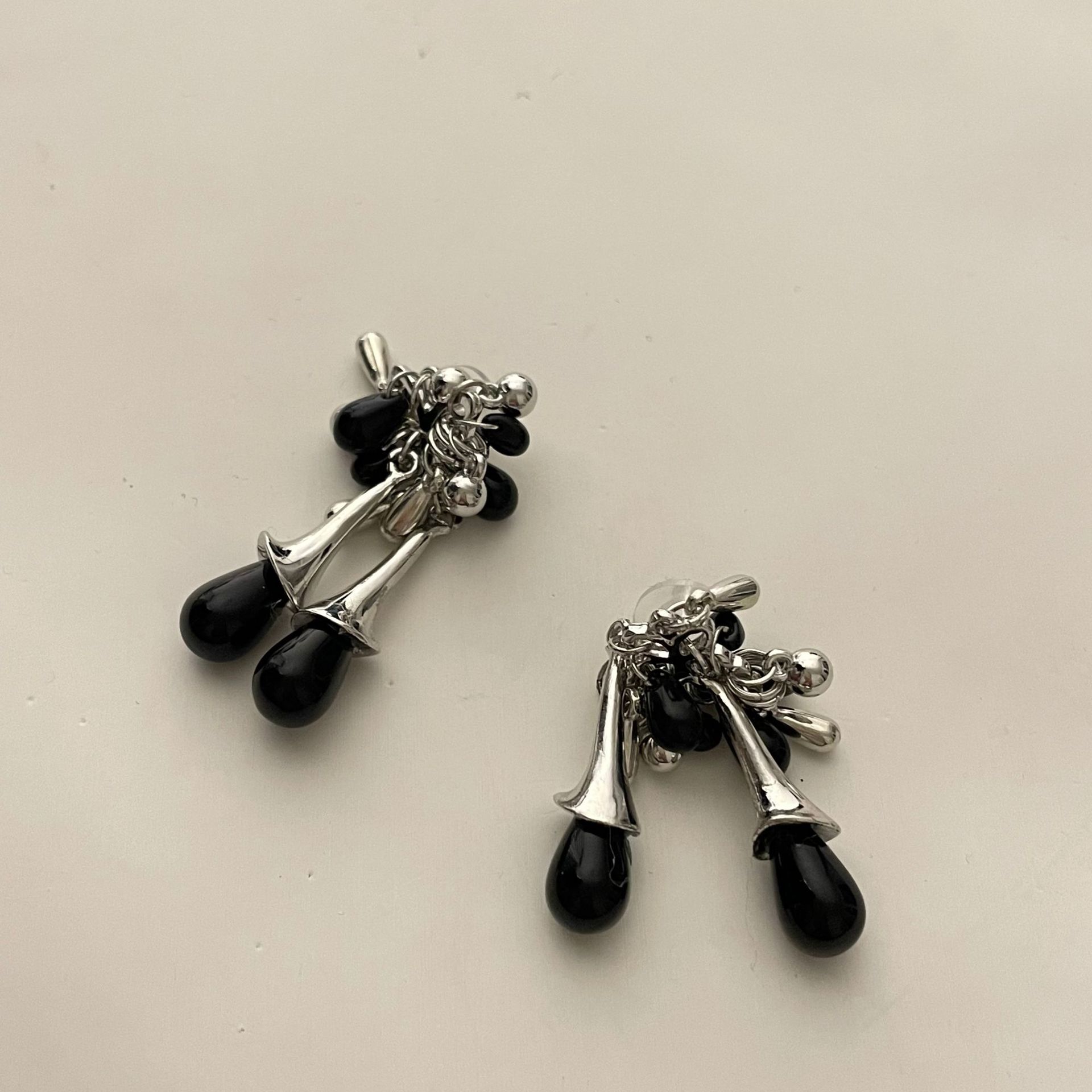 Earrings black