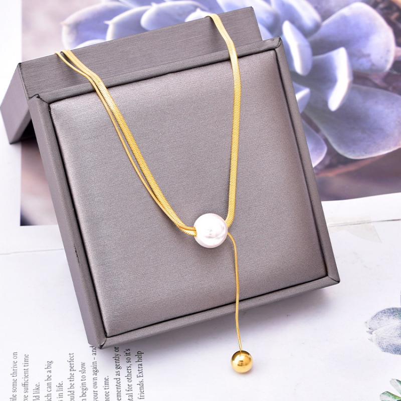 Necklace gold