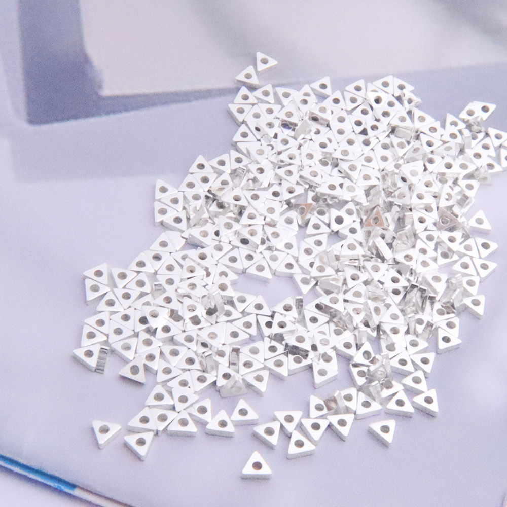 2.5 mm triangular bead