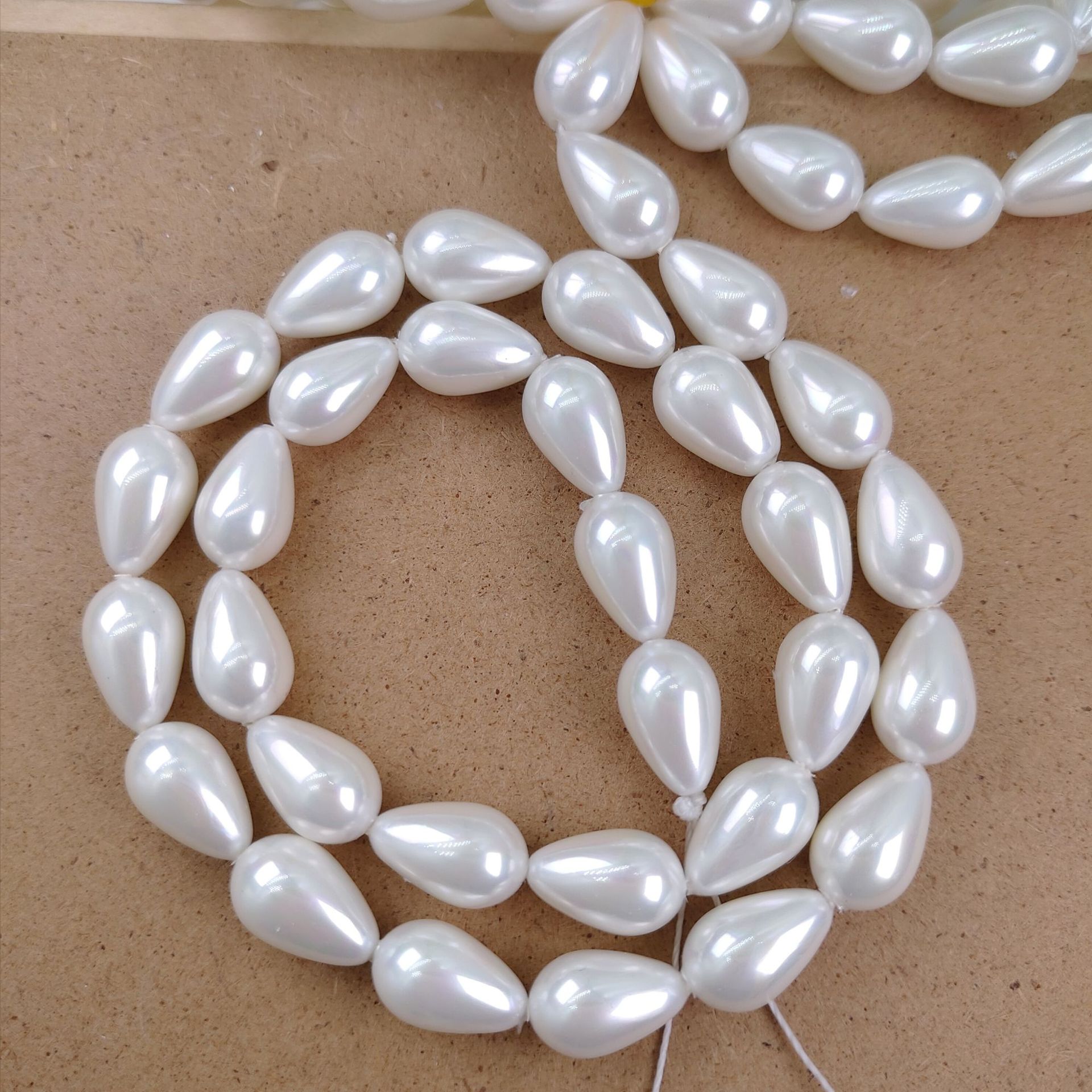 10*14mm about 35 PCs/Strand