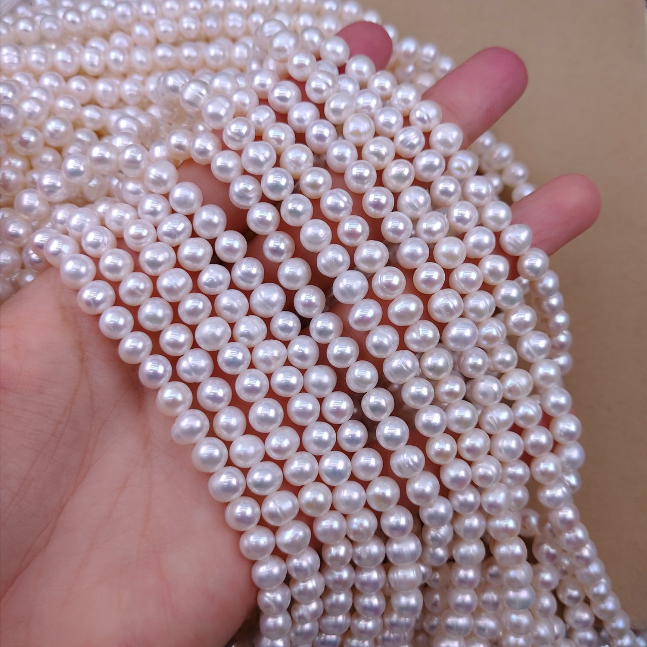 Length about 4-5mm 70 PCs/Strand