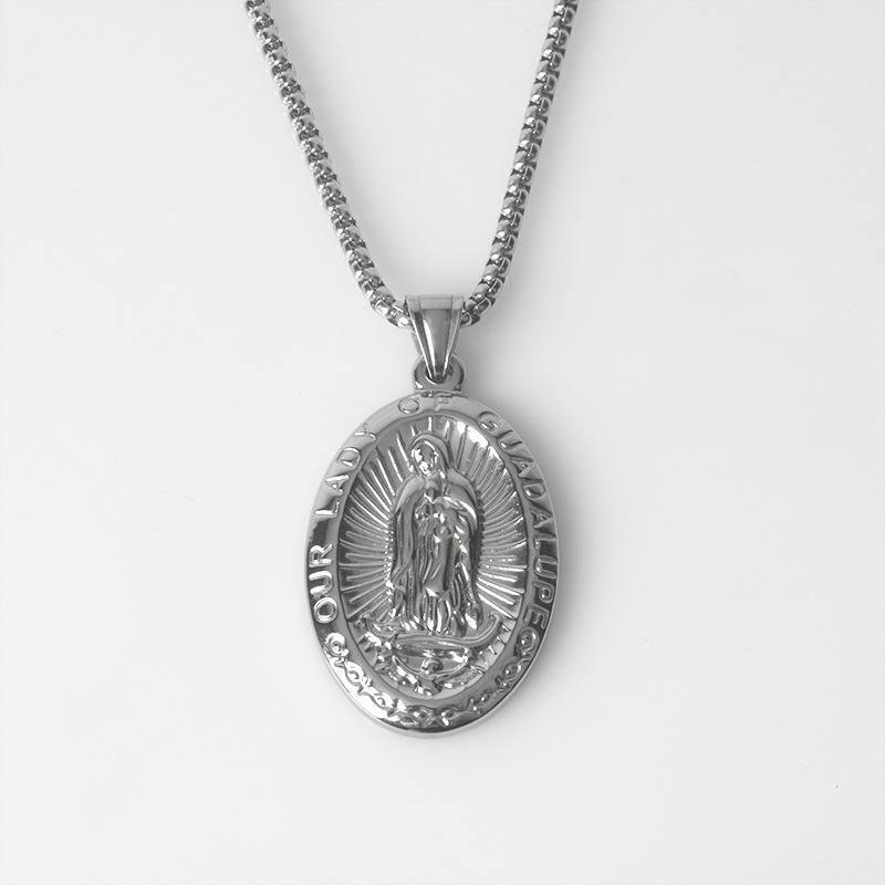 3:The pendant chain is 60cm long