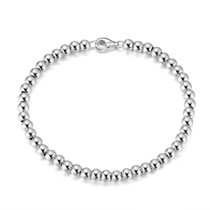 The platinum bracelet is 19cm long