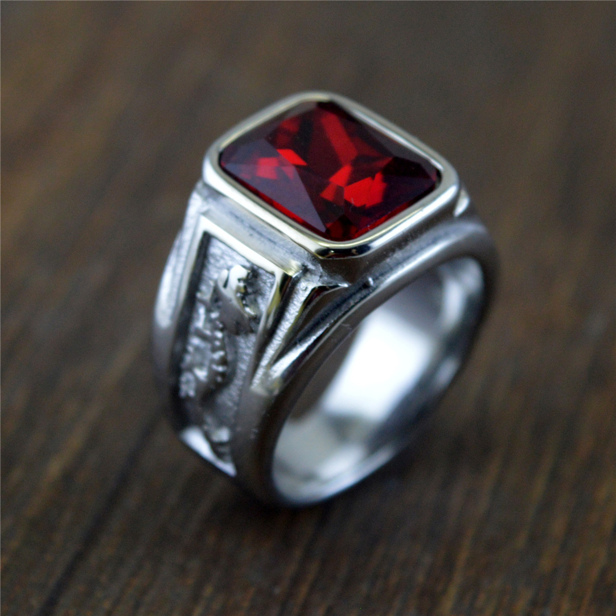 Steel red diamond US Size #7