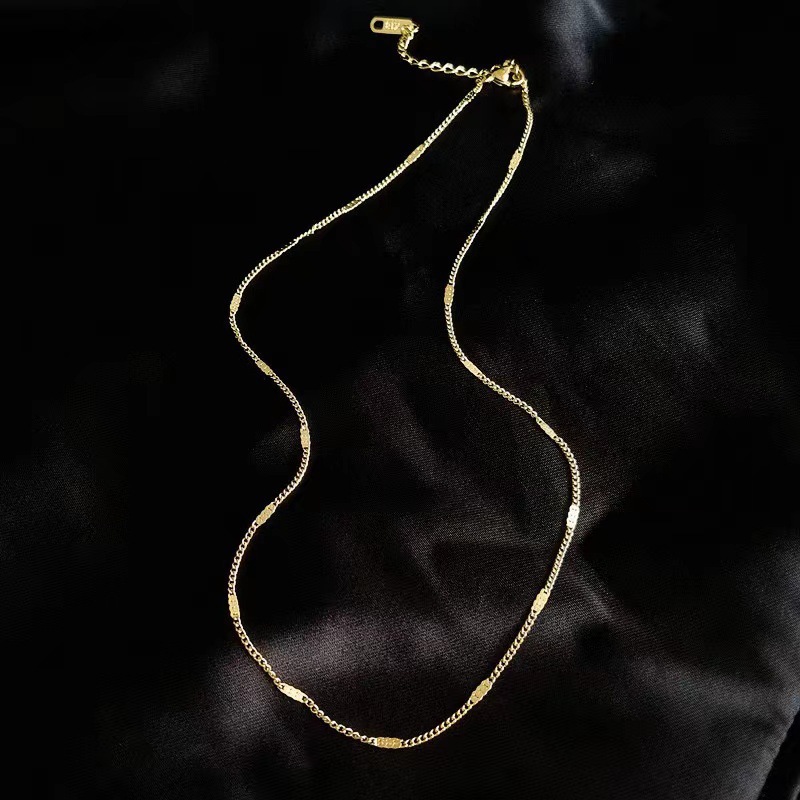 4:Gold pigmented chain