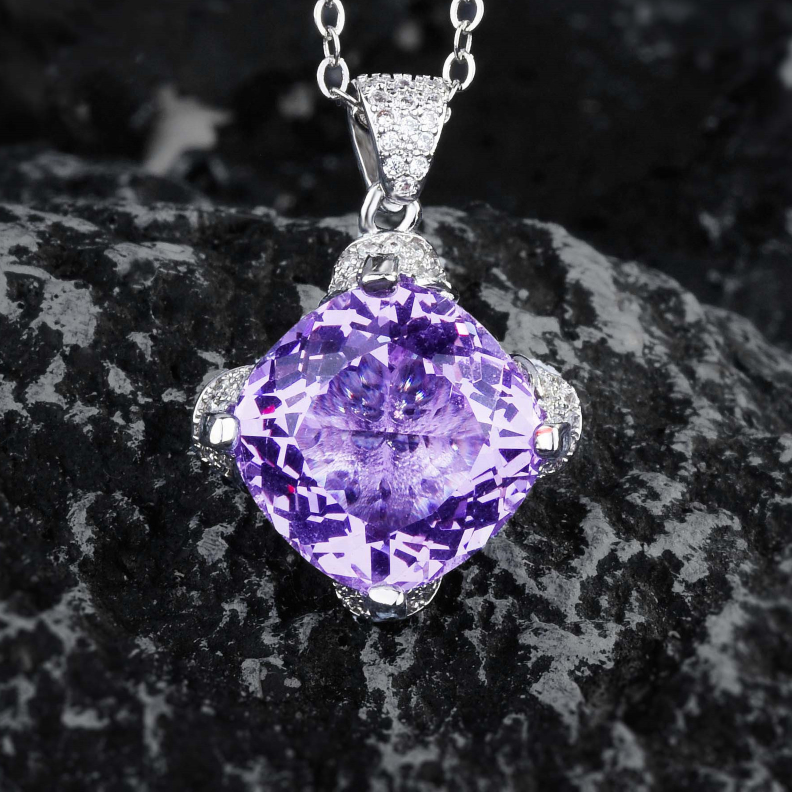 7:G pendant 19x26mm