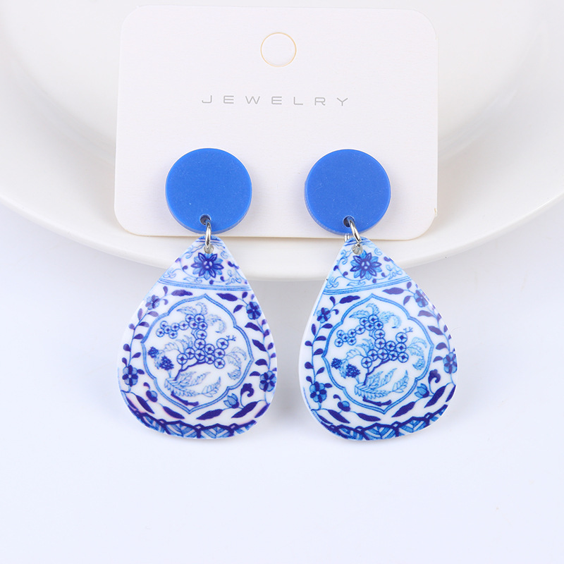 Water drop shaped blue and white porcelain