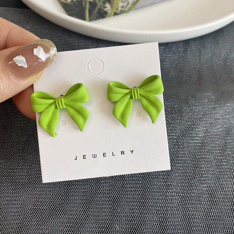 3:Bow tie stud earrings 2cm