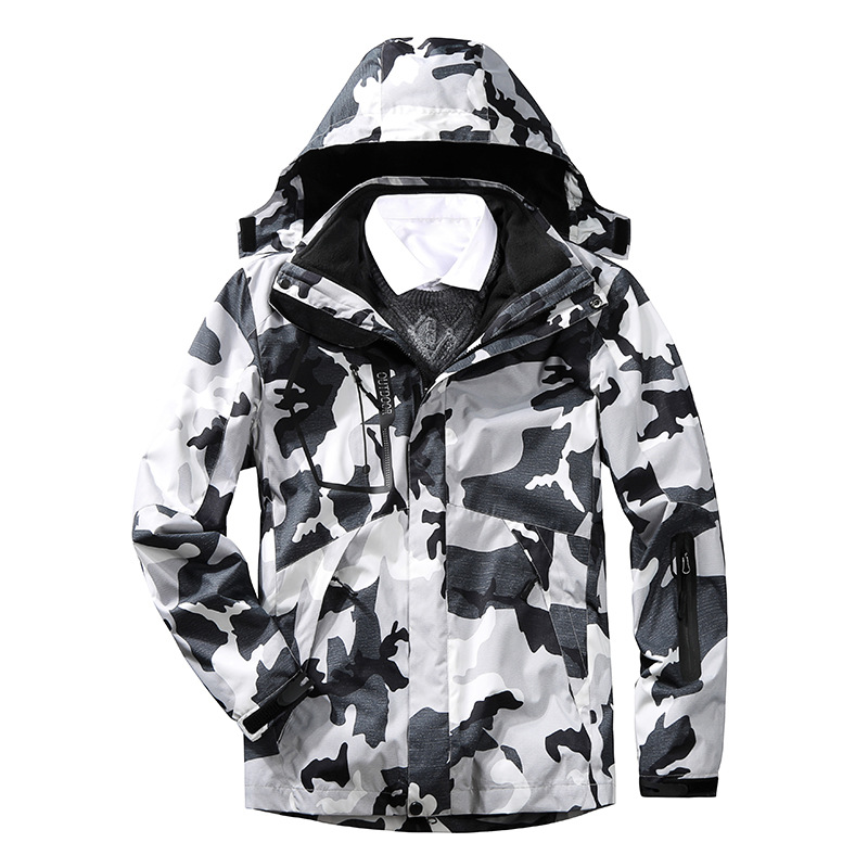 women/camouflage pattern