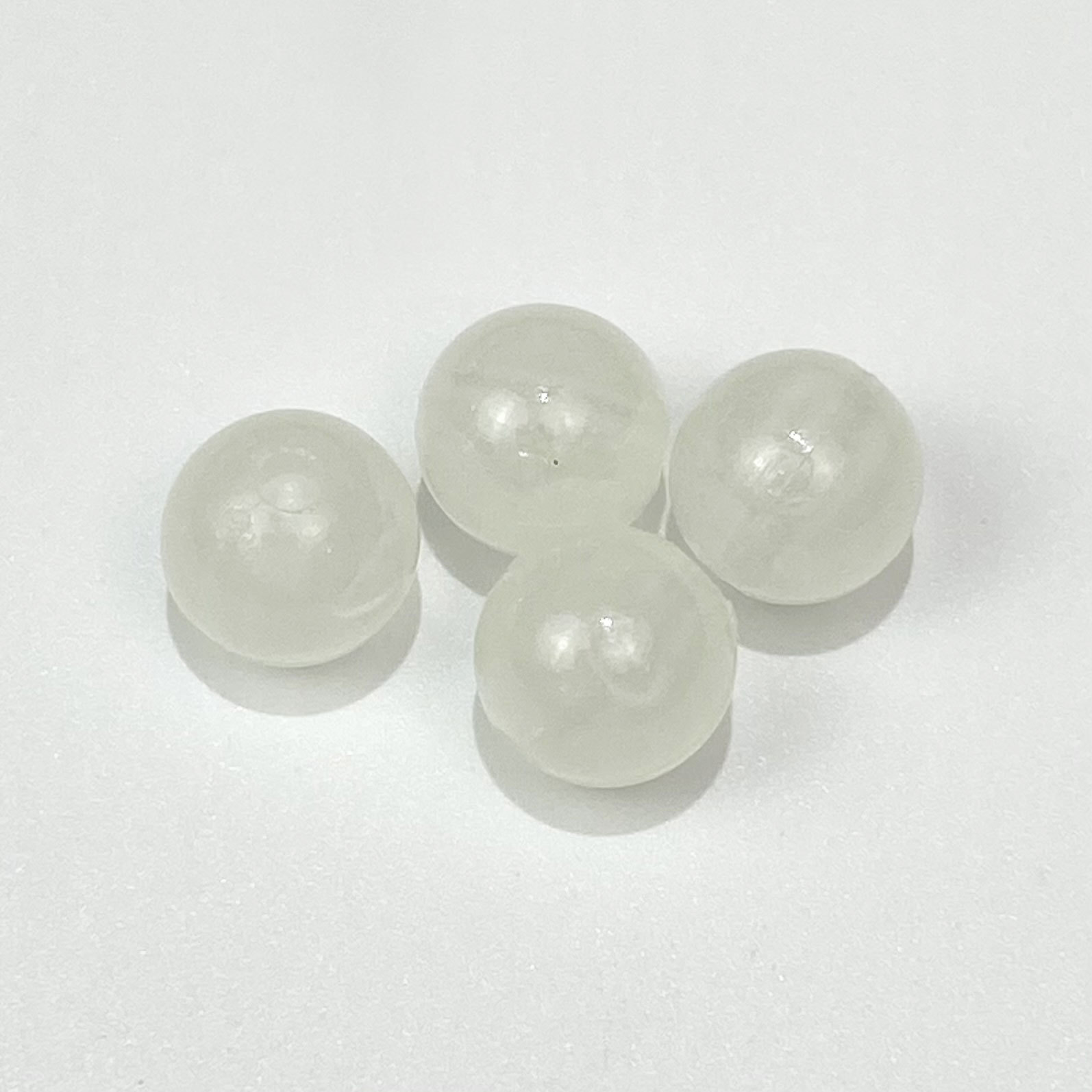 white 6mm about 4300 PCs