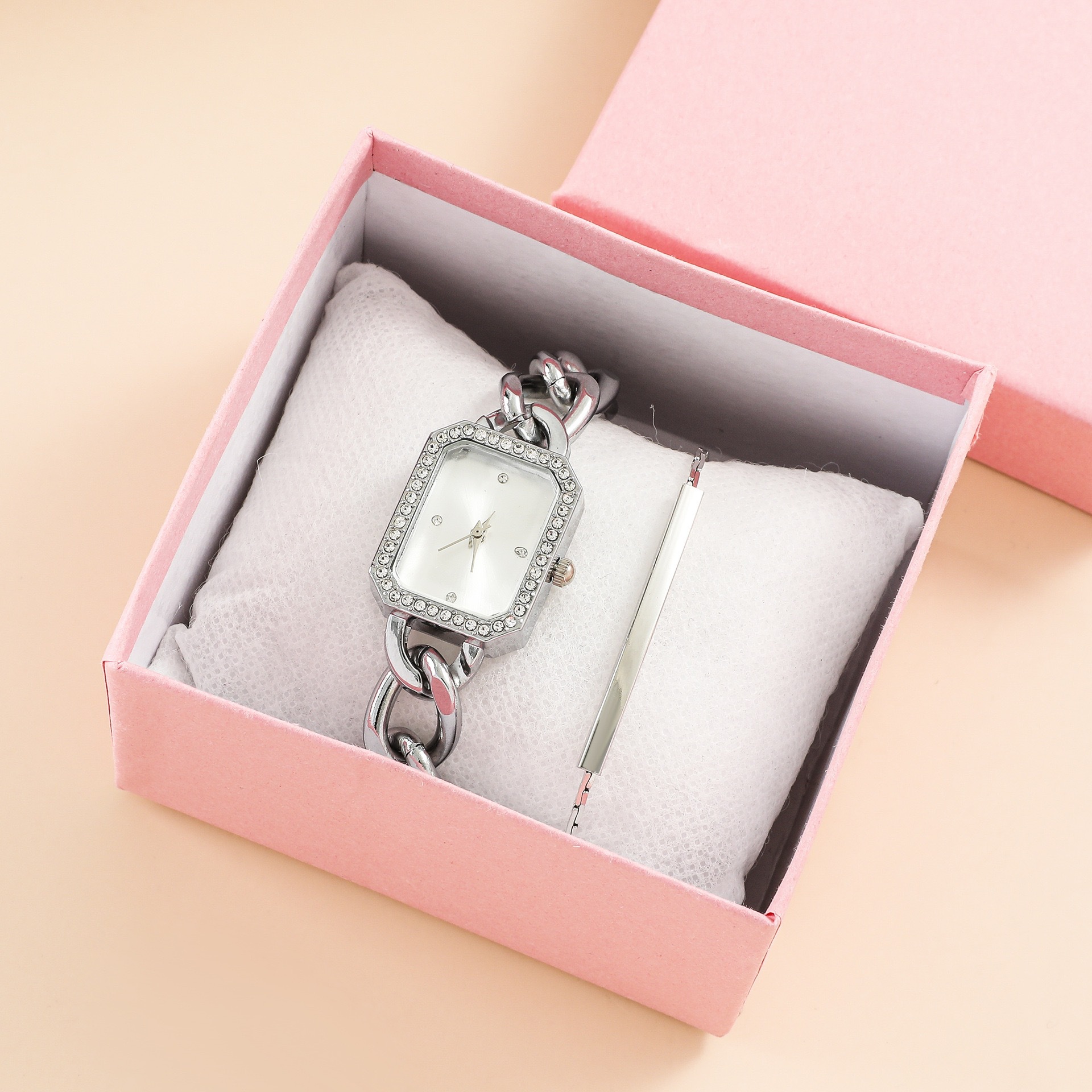 D  watch, bracelet and box