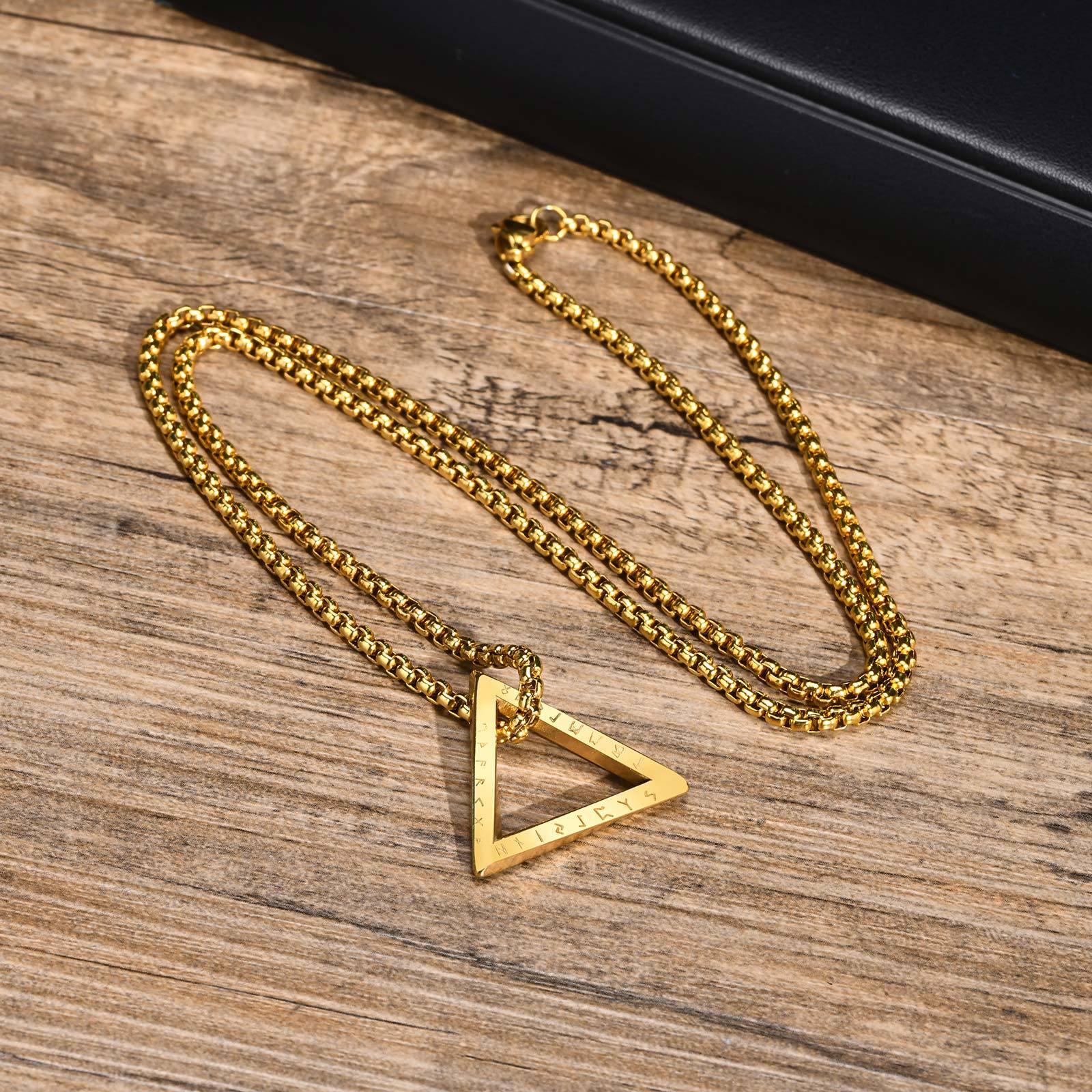 Golden pendant + chain