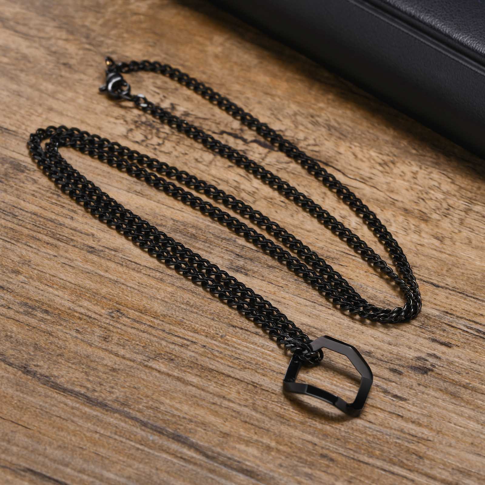 Black pendant + chain