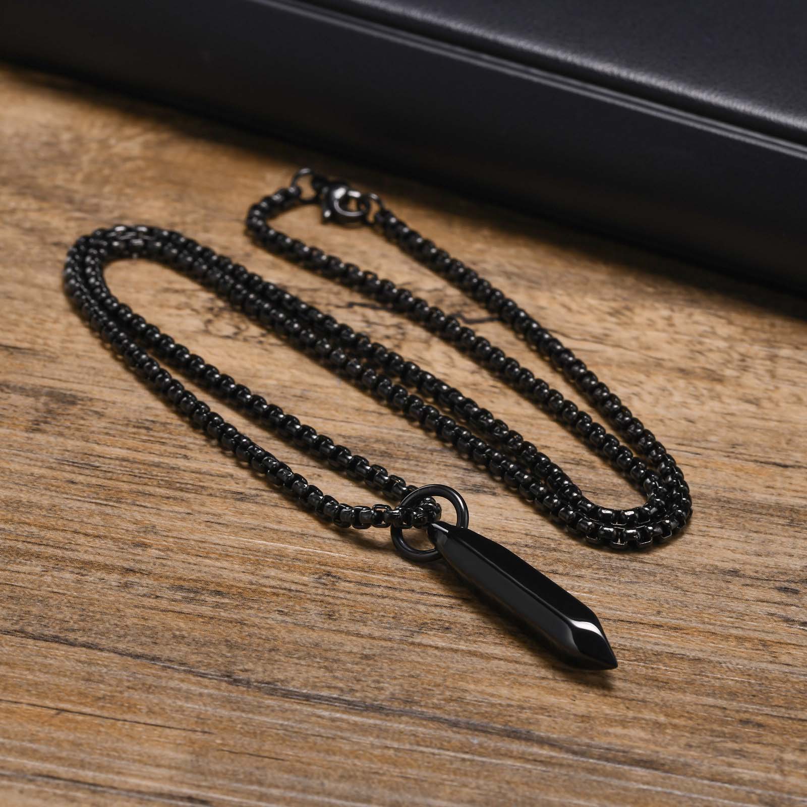 Black pendant + chain