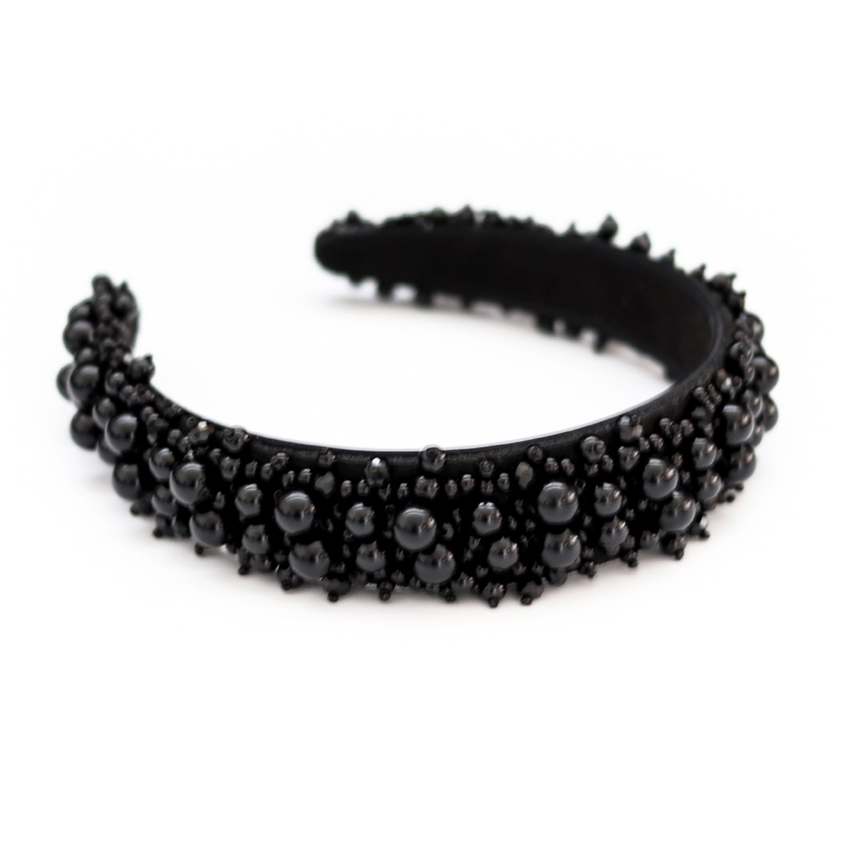 2:Black beading