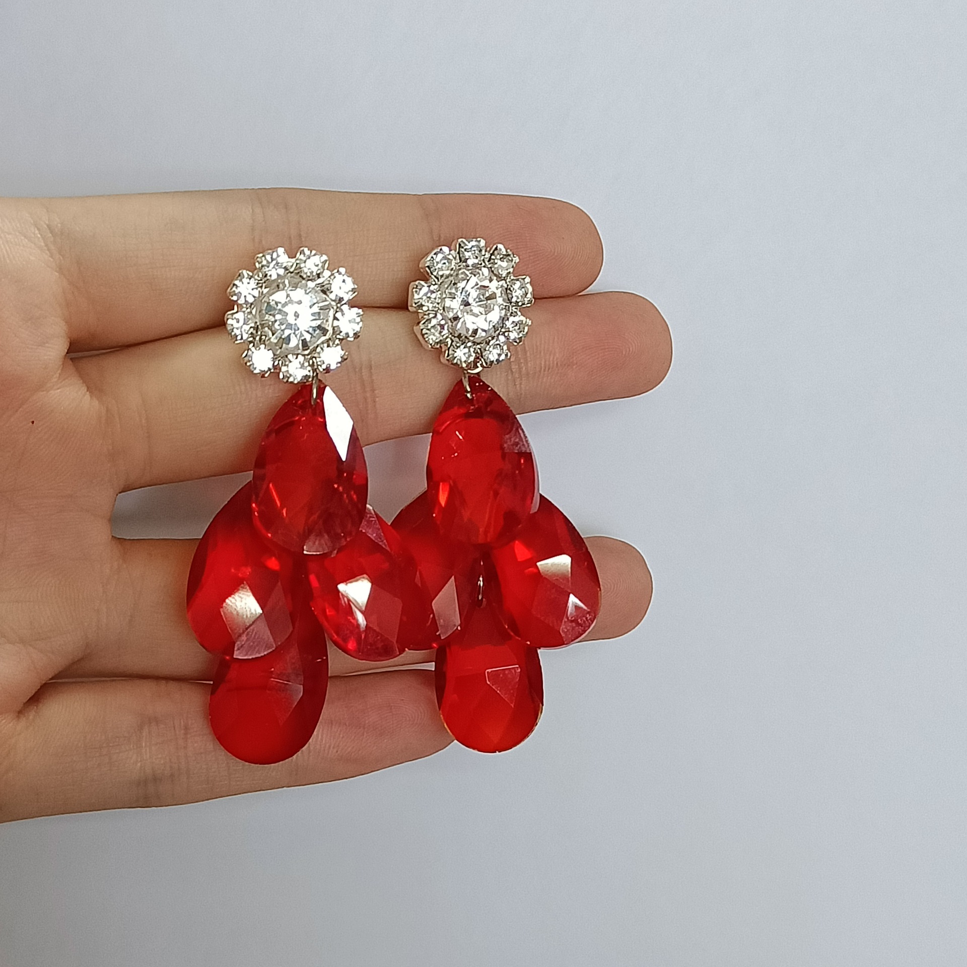 8:Red cushion ear clip