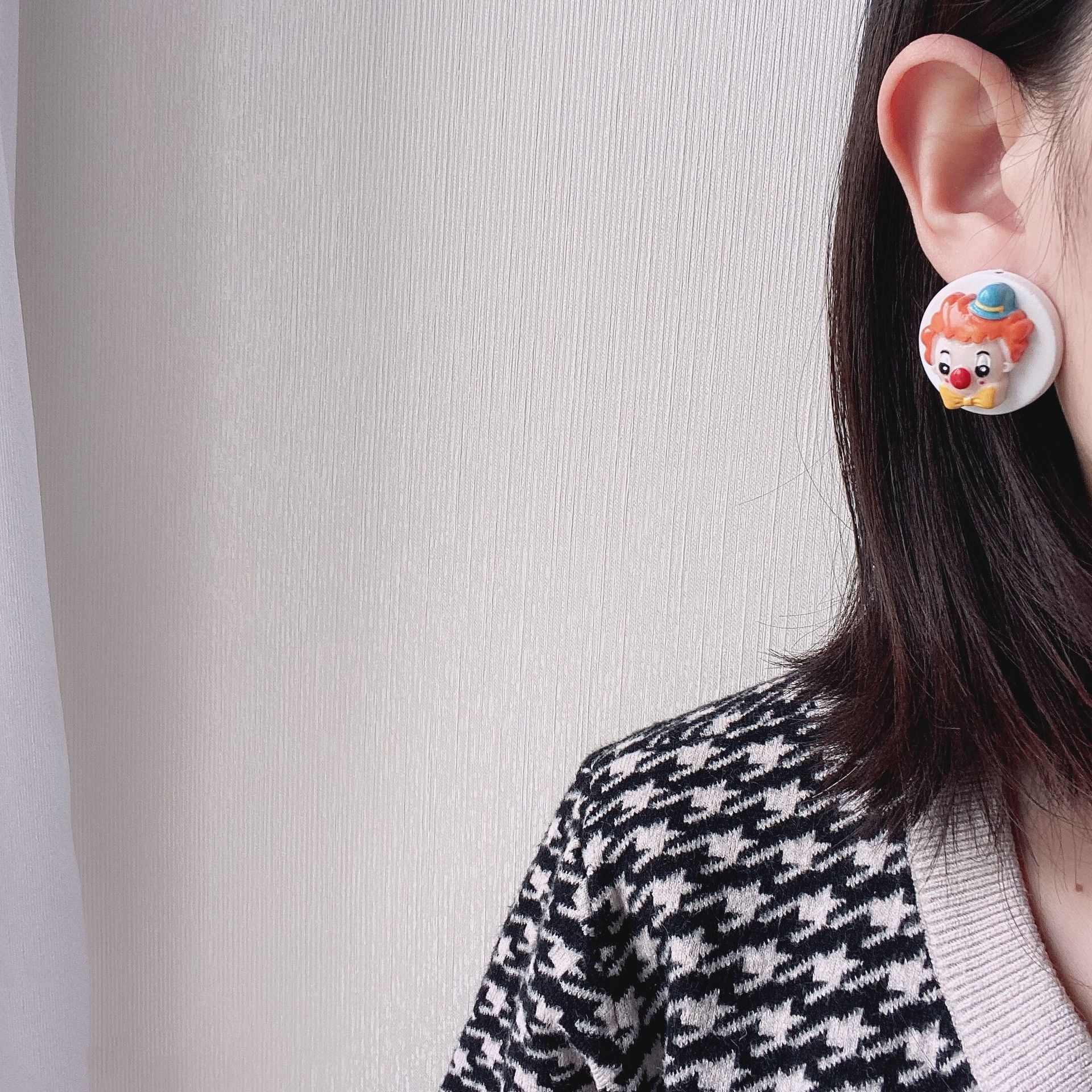 White cushion ear clips