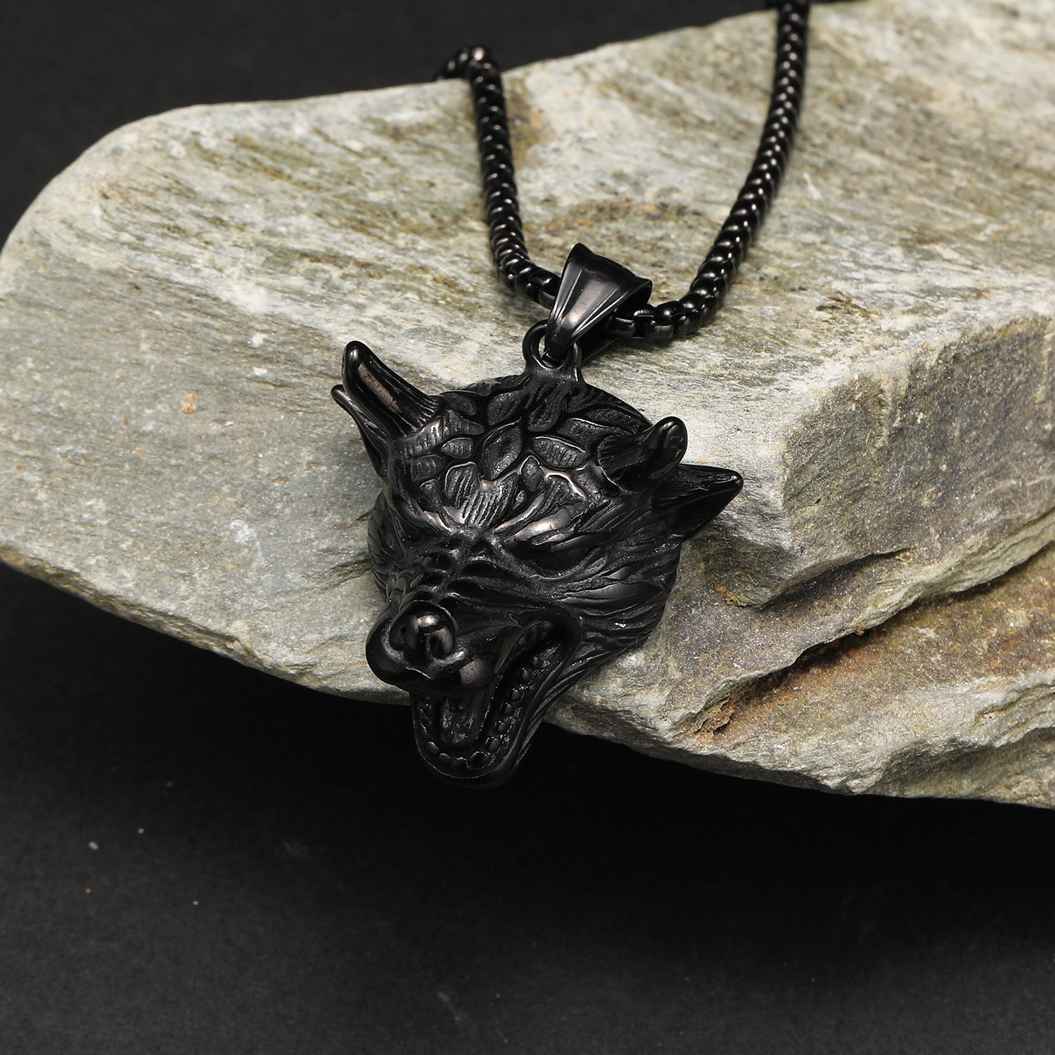 Black pendant, no chain