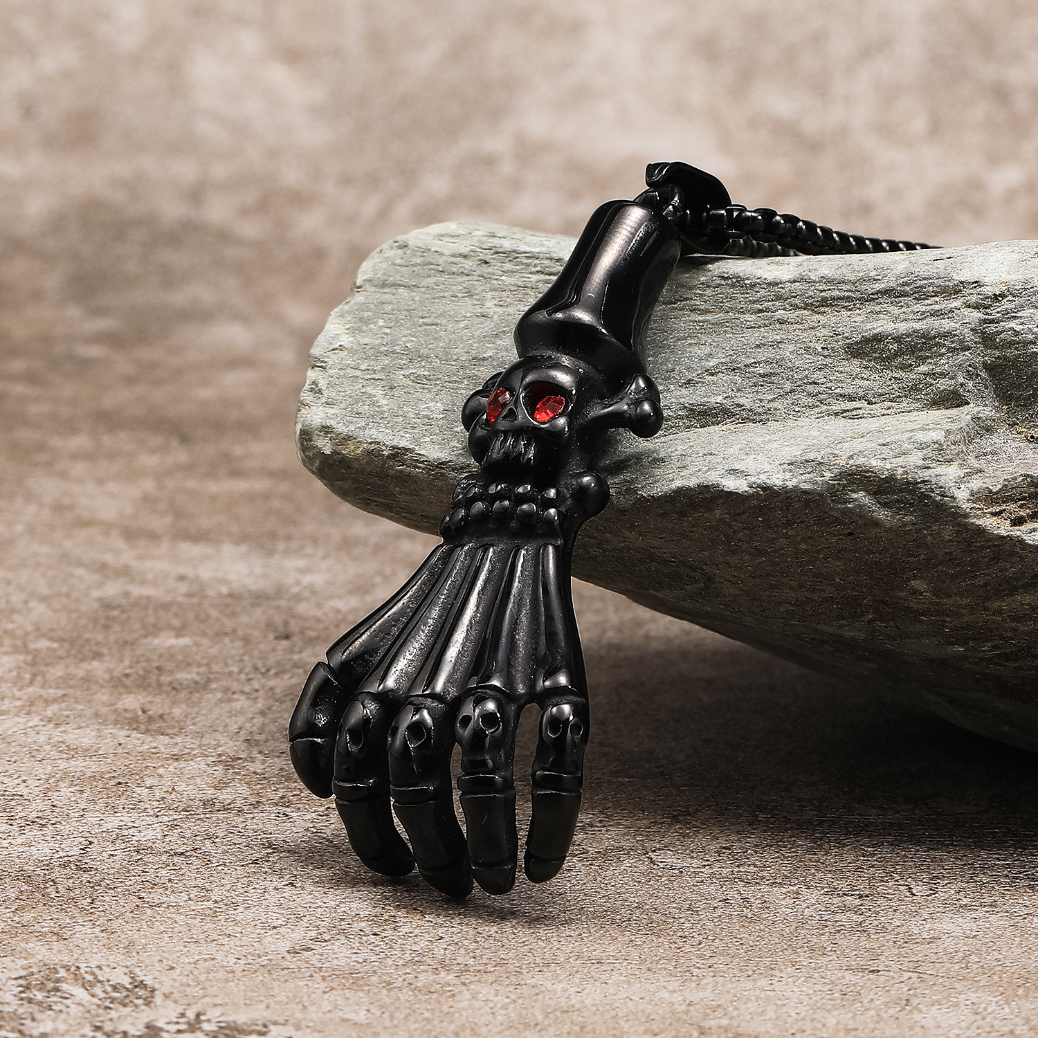 Black pendant, no chain