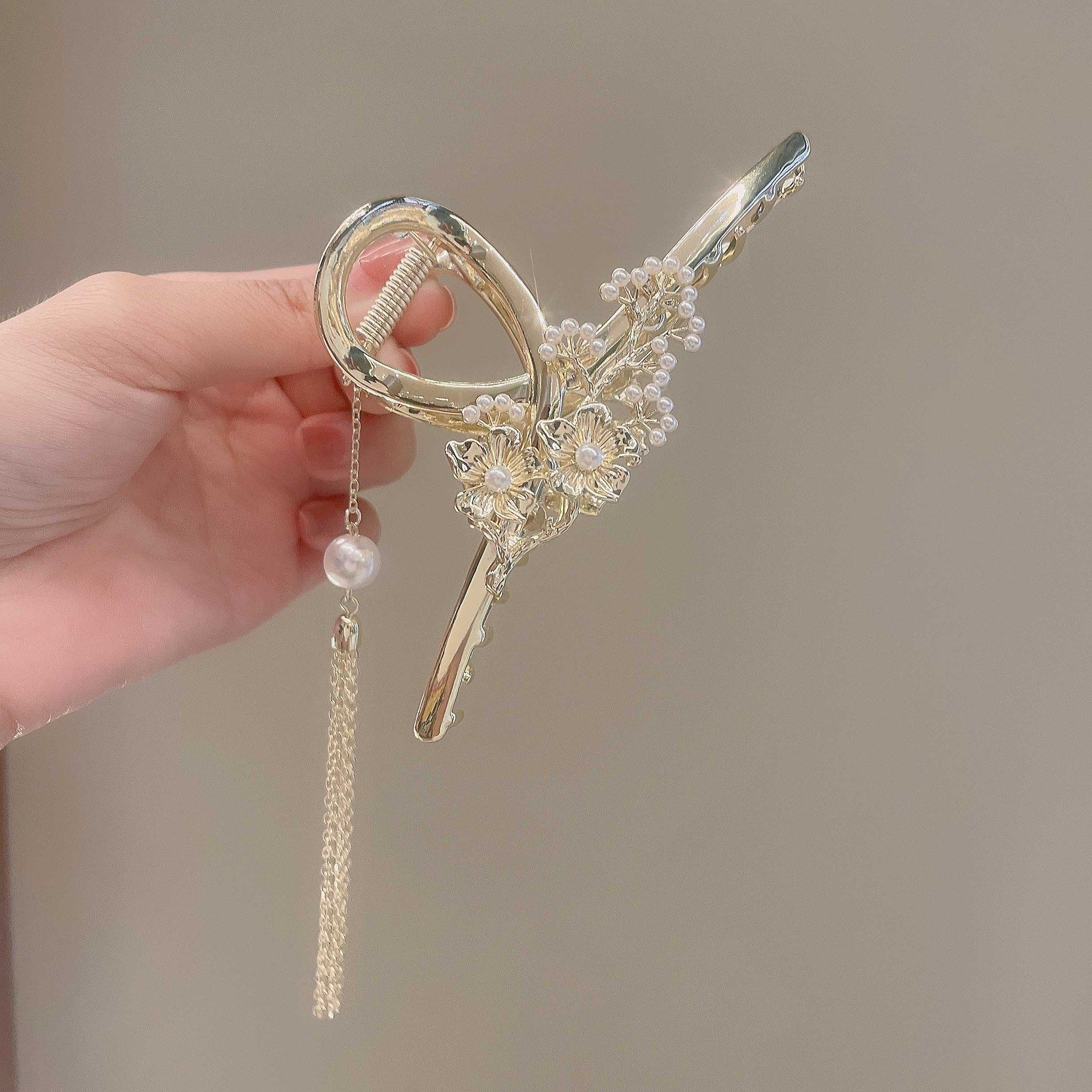 Flower branch tassel grab clip