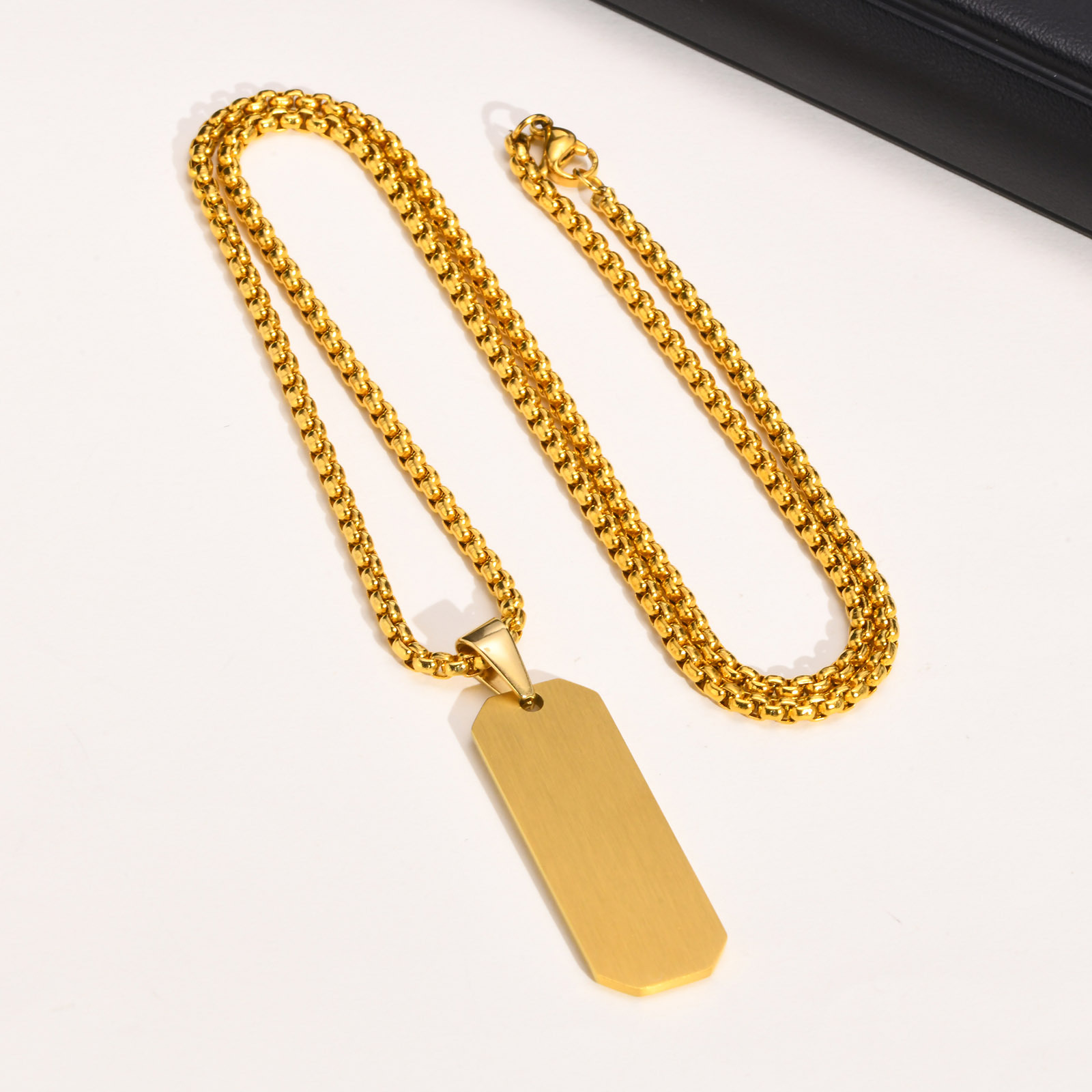 Gold pendant with chain