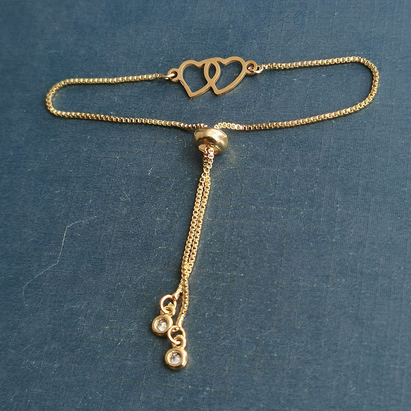 4:Golden pendant   bracelet