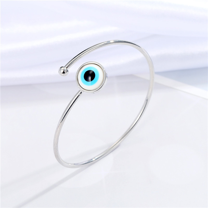 White eye silver bracelet