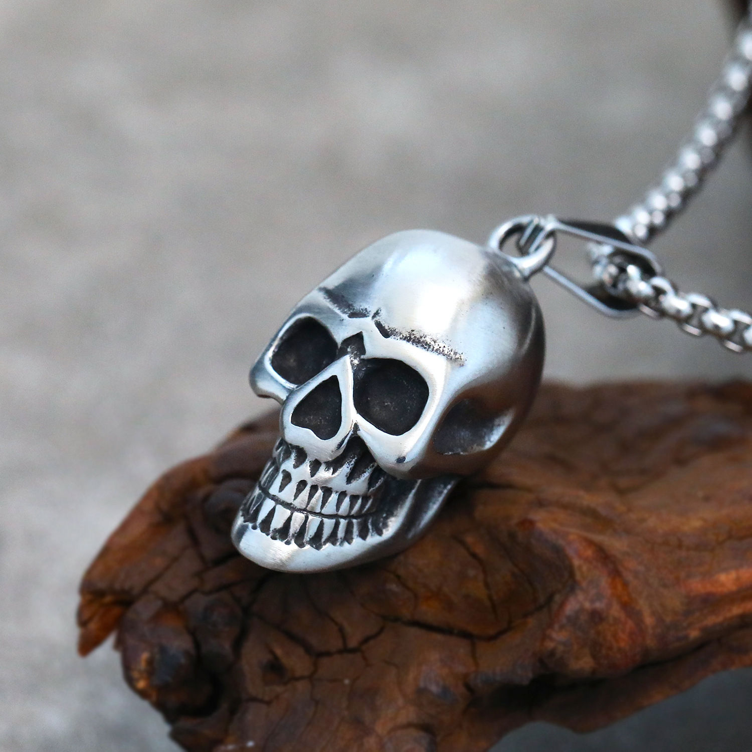 Steel pendant necklace