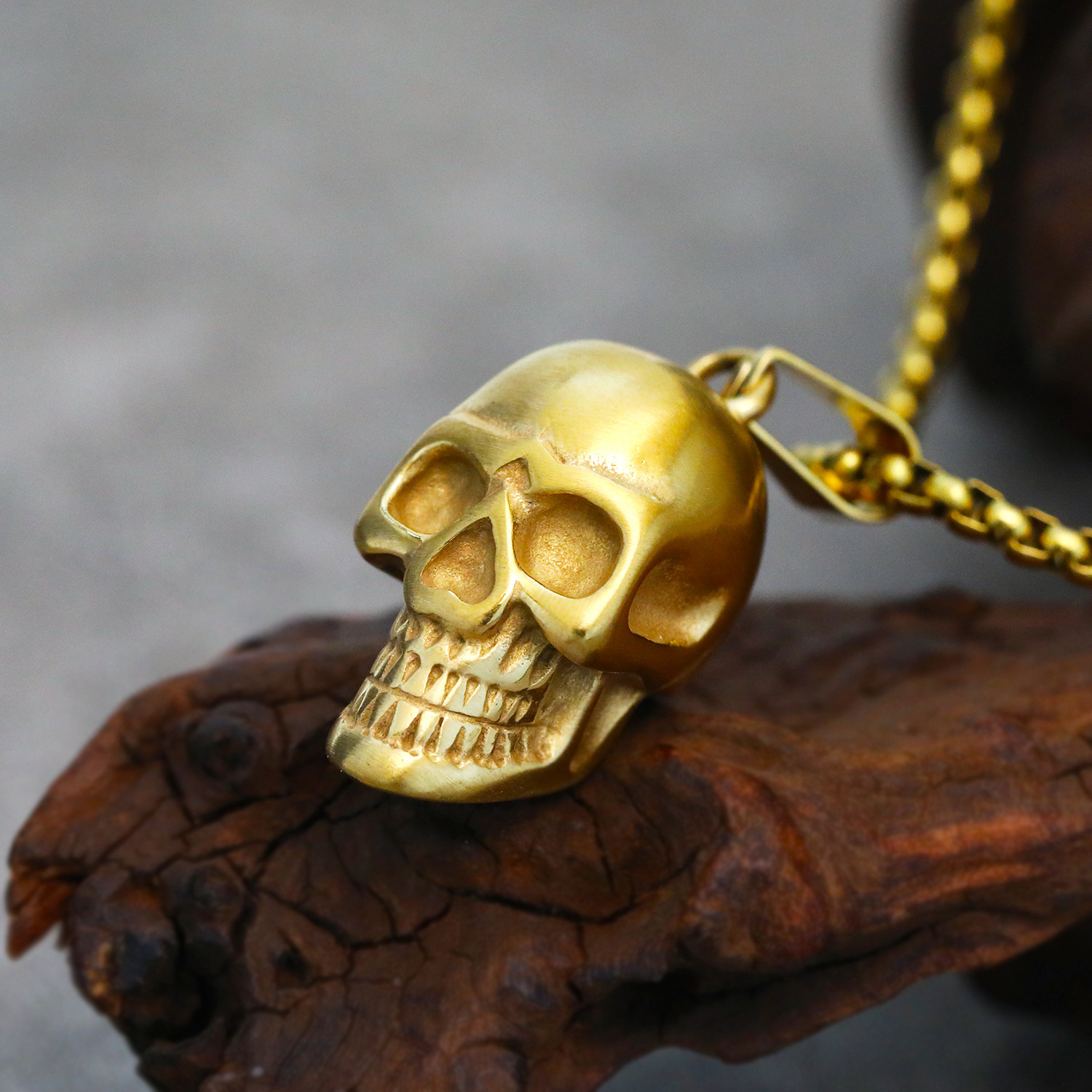 Gold pendant