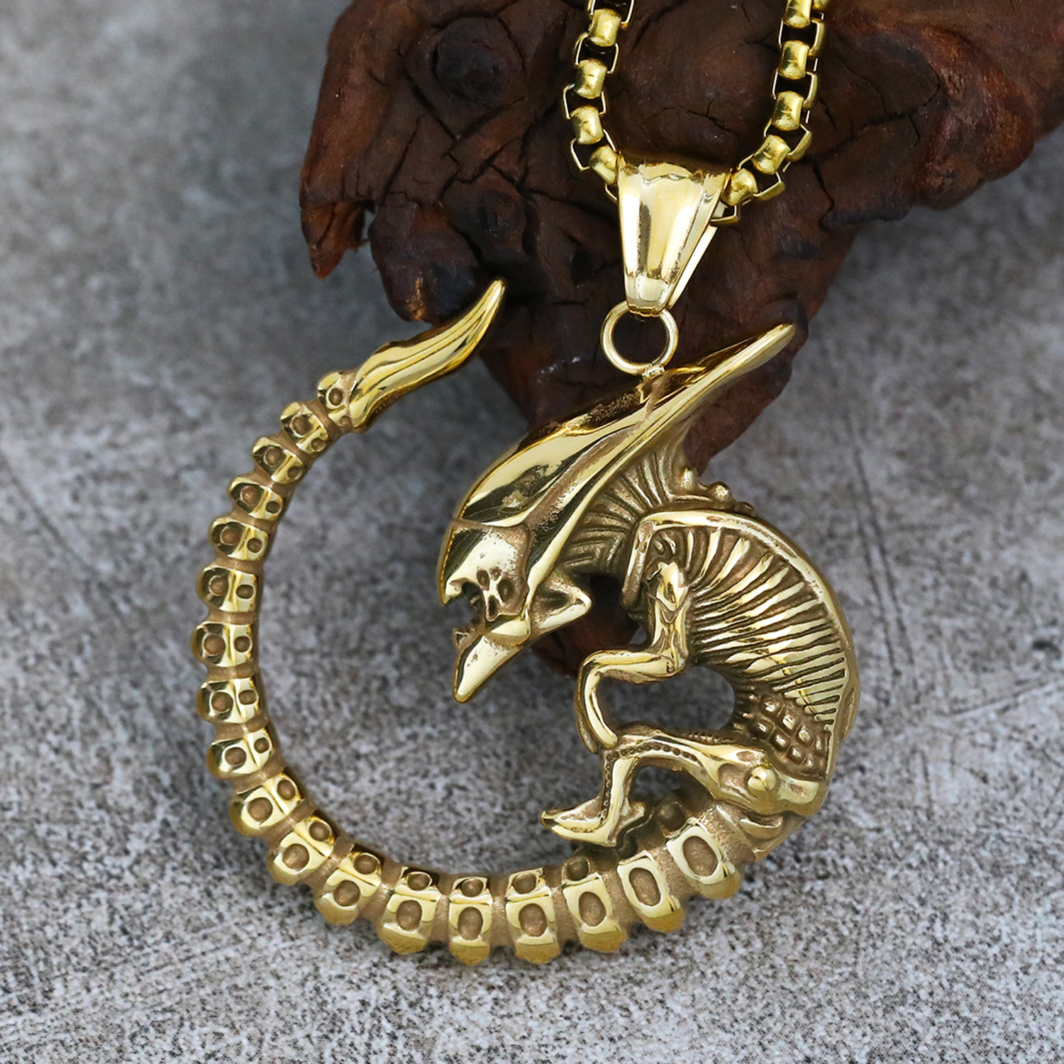 Gold pendant + necklace