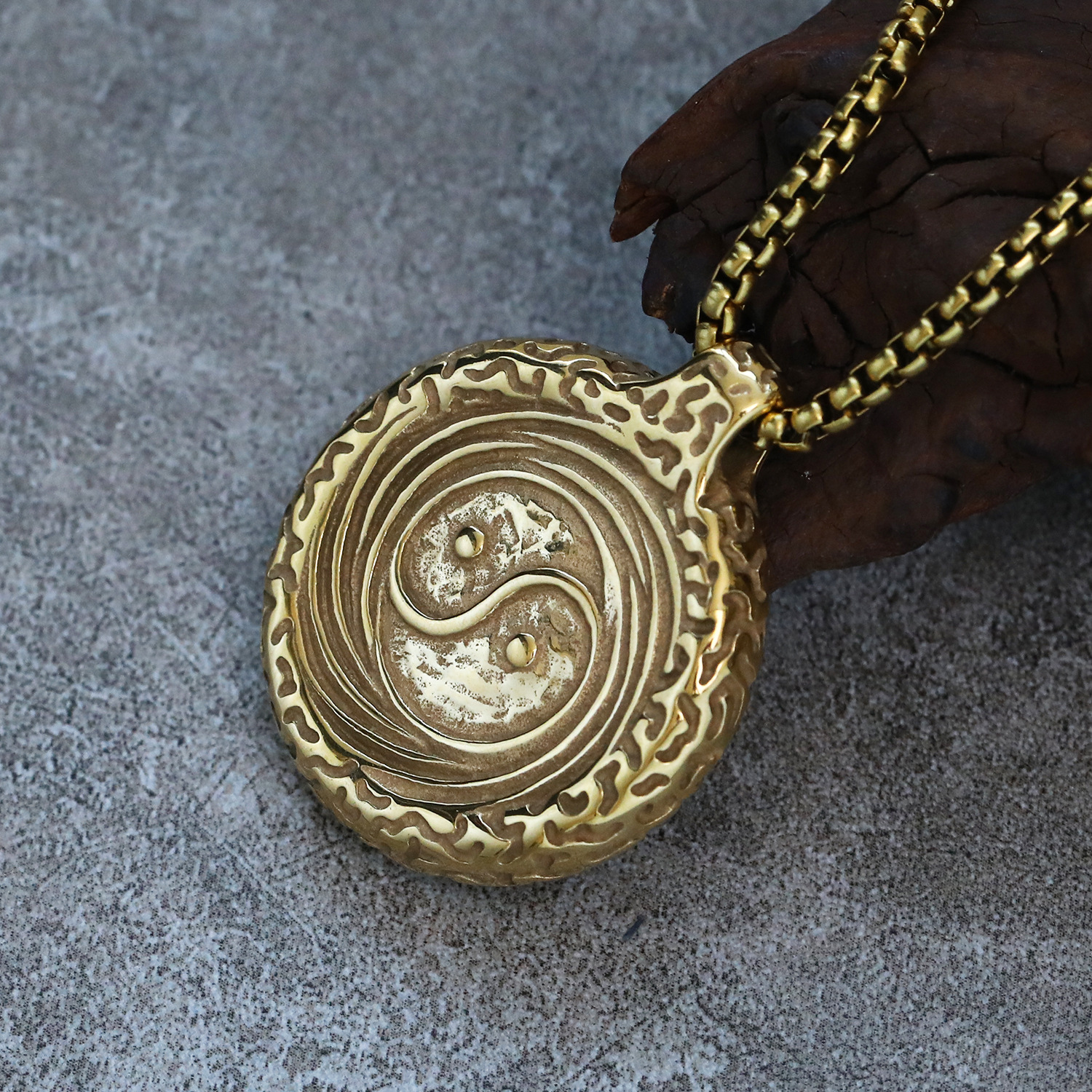 Gold pendant