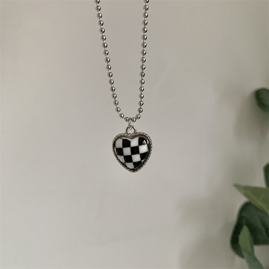 Black and white (bead chain)