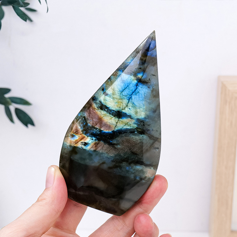 F labradorite 150-200g