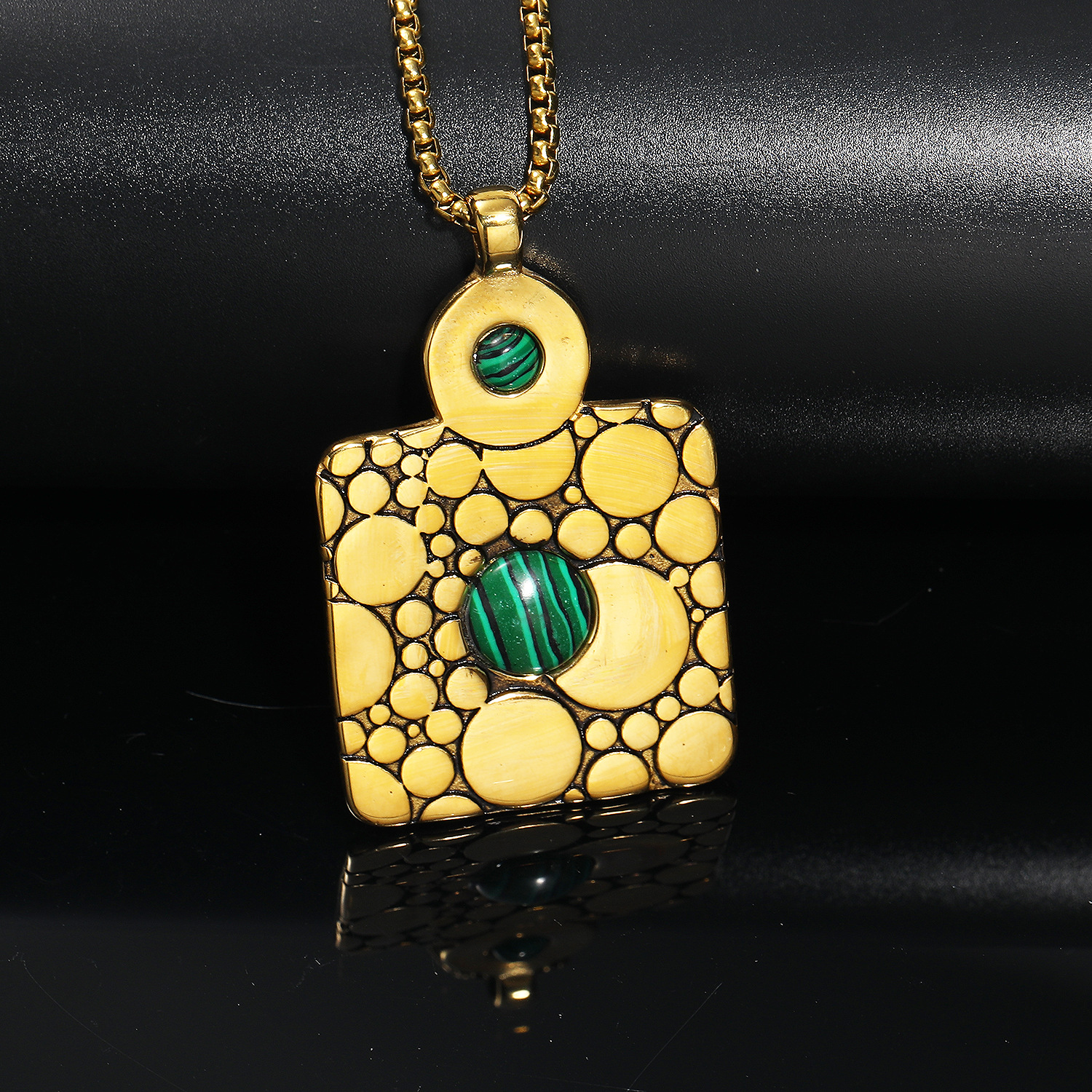 Gold malachite pendant + gold 60CM square pearl ch