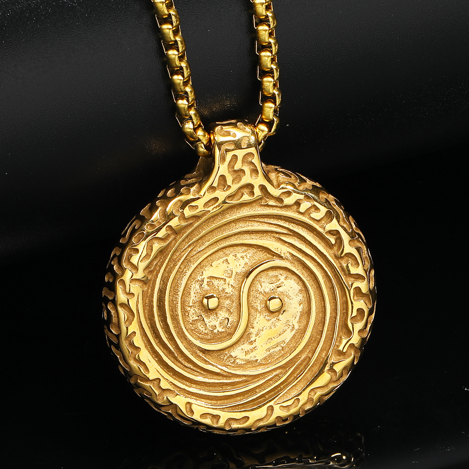 Gold pendant