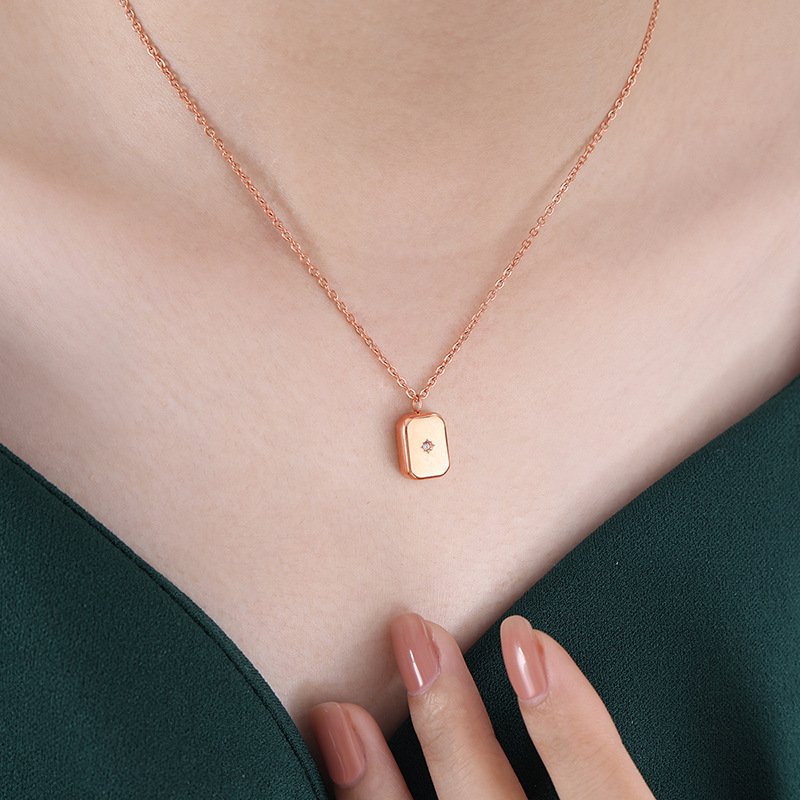 9:P429 - Rose gold rounded corners