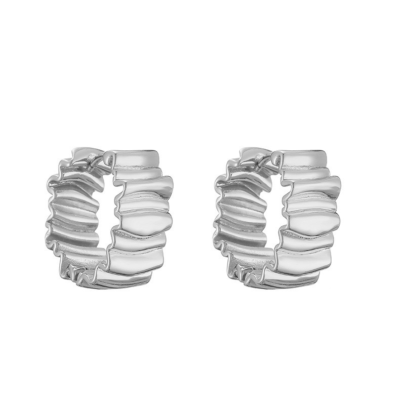 White gold pleated shape