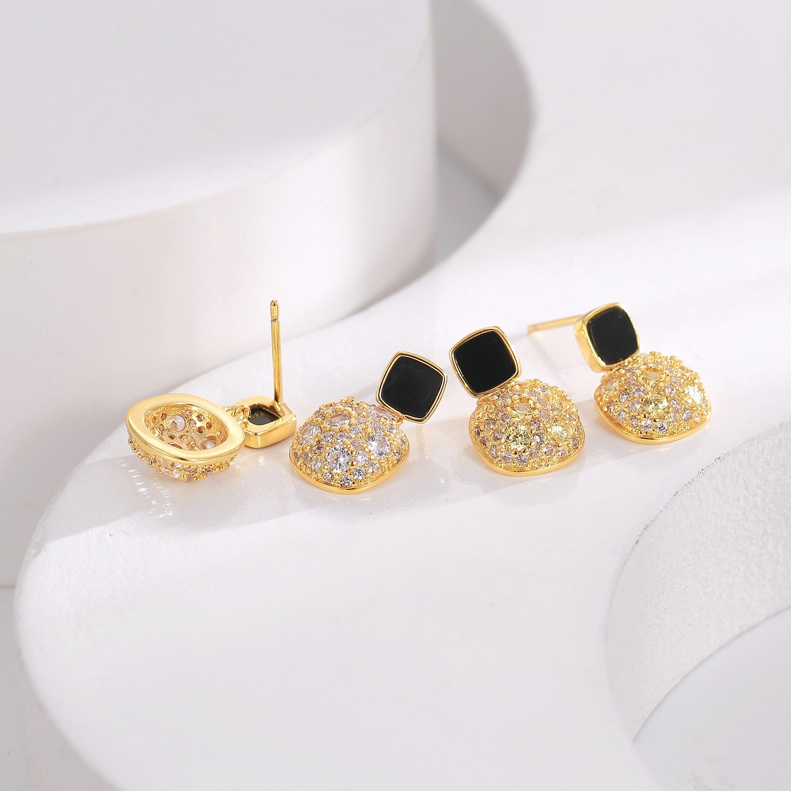 2:Gold Yellow Diamonds