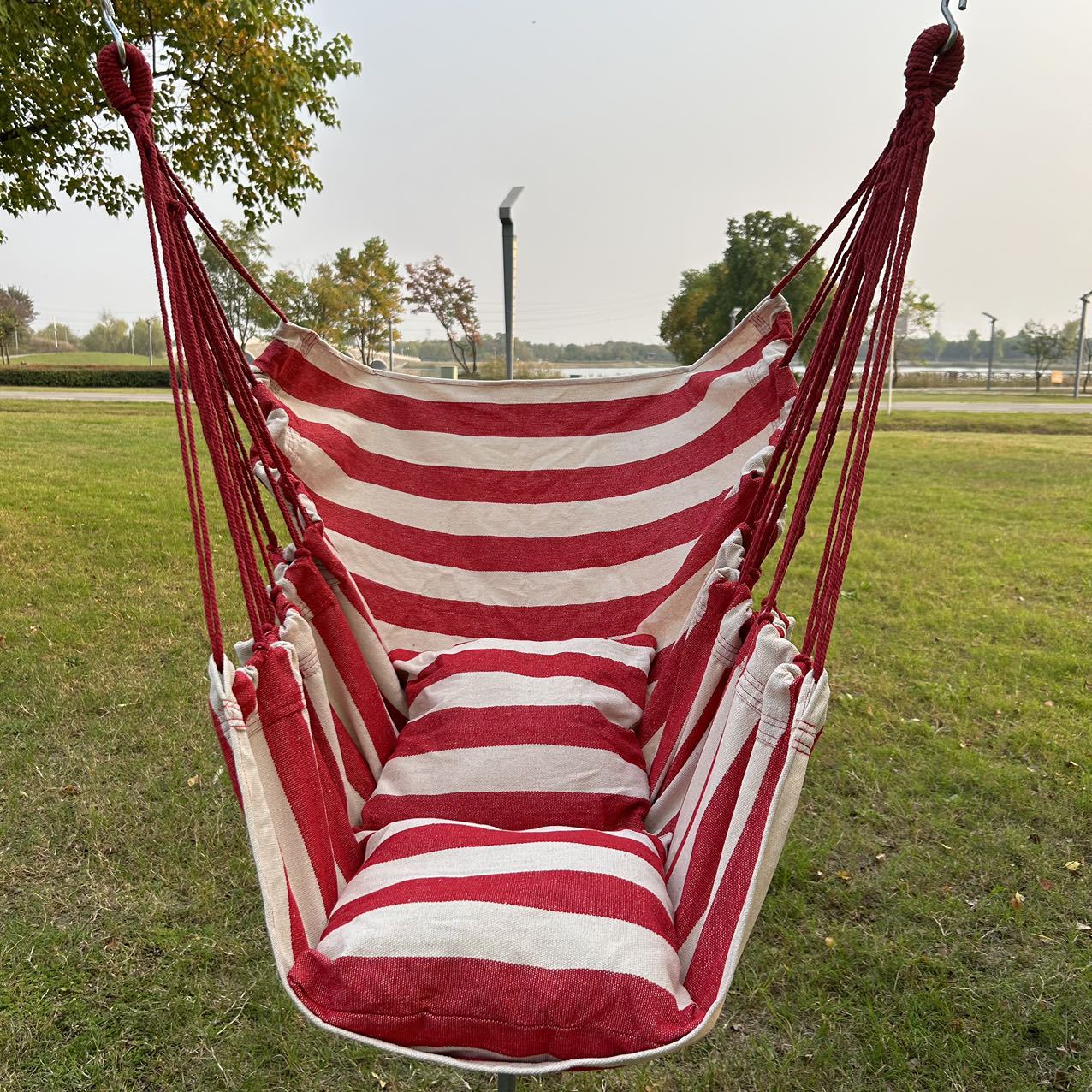 red and white stripes(2 pillows and rope)