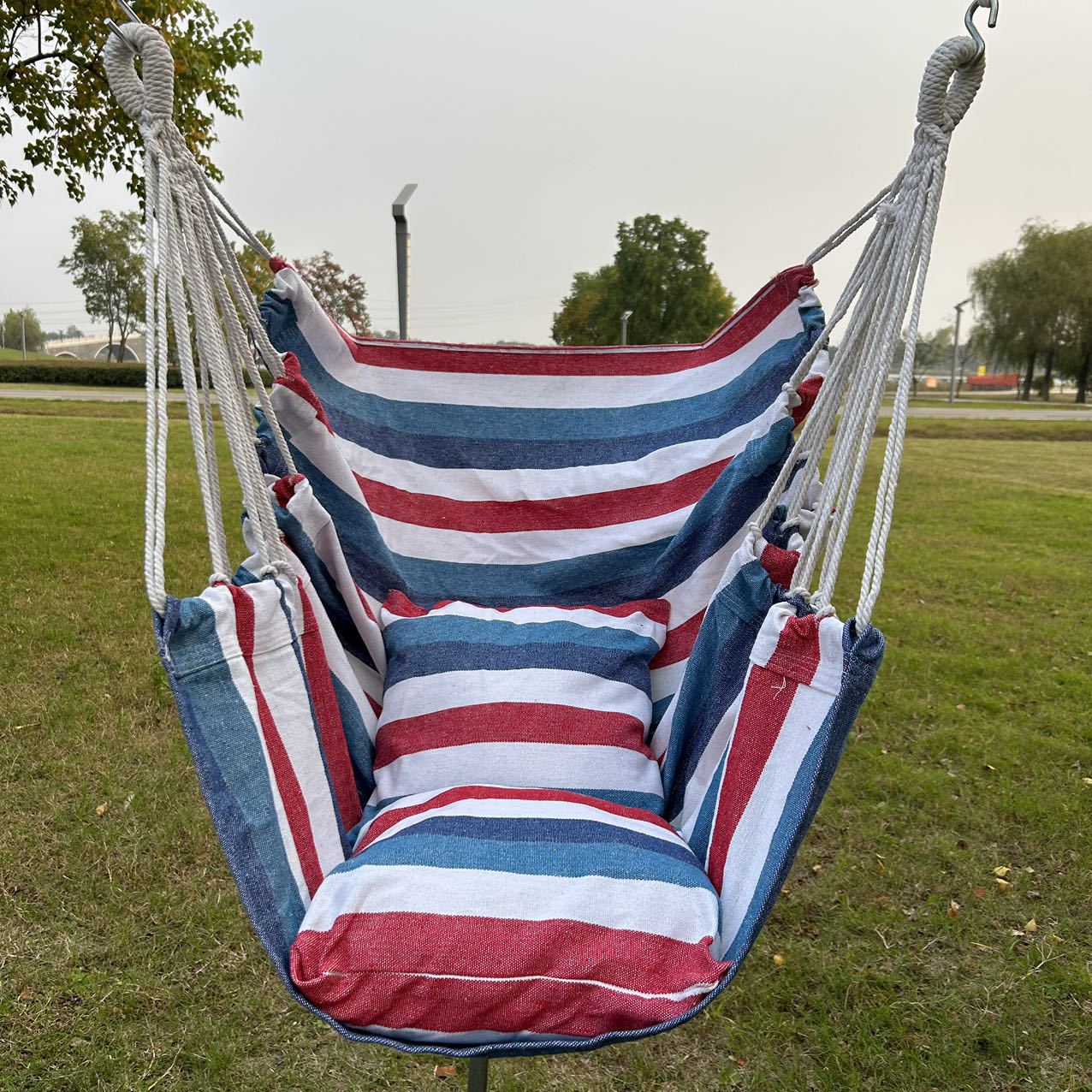 blue, red and white stripes(2 pillows and rope)