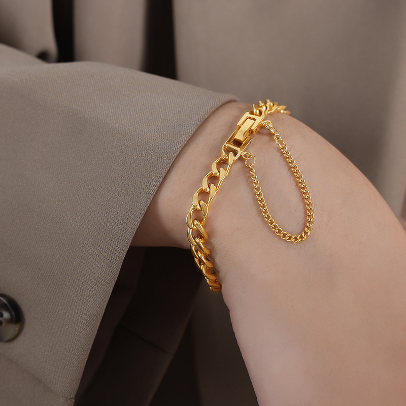 E244 - Gold Bracelet - 17cm