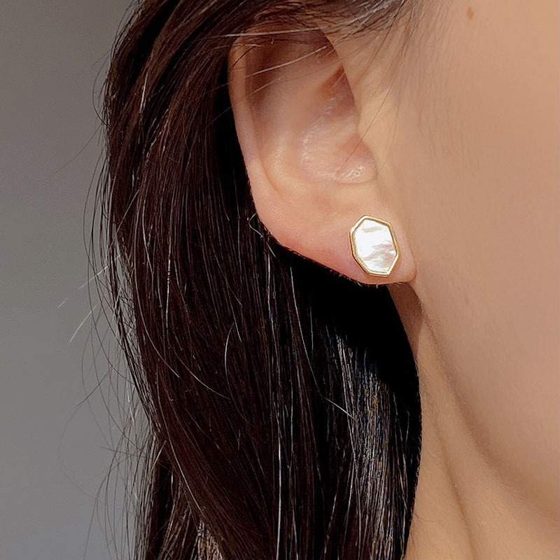 18k golden white shell