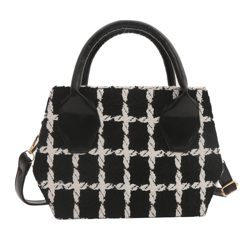 Square lattice black