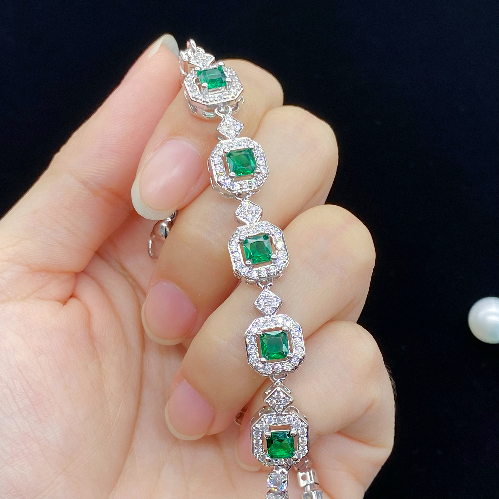 Green diamond [White gold]