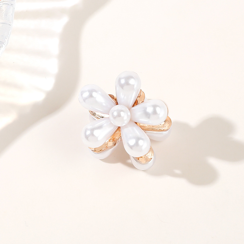 Pearl flower clip - Beige